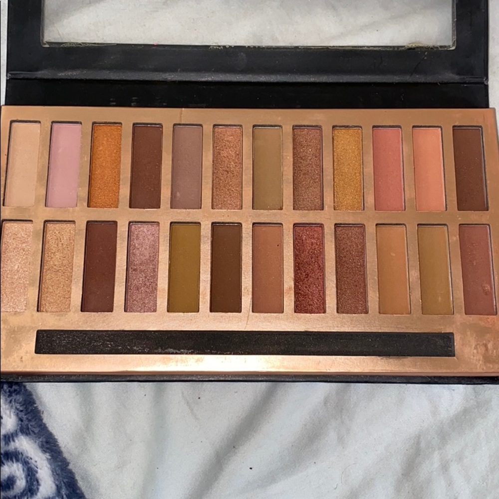 must-have beauty beyond bare eyeshadow pallet